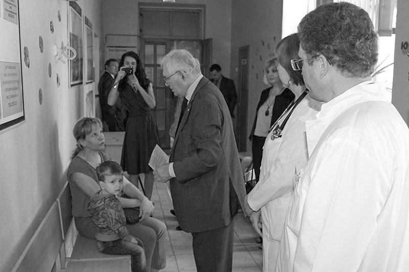 Leonid Roshal meet patient at the Novosibirsk Children's Hospital №3